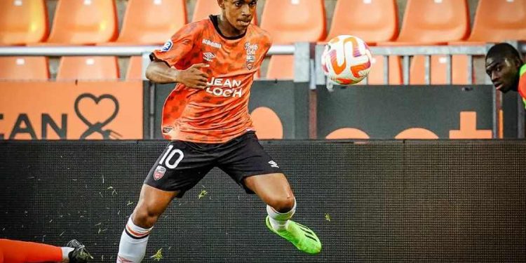 Le RC Lens entre en course pour Eli Junior Kroupi