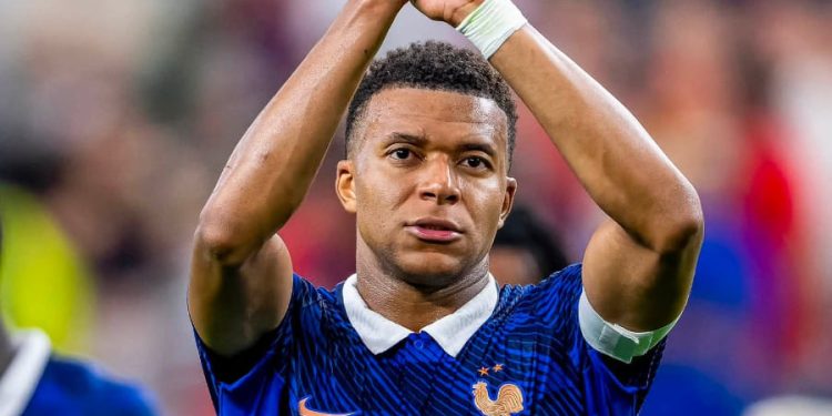 Kylian Mbappé. Page officielle de l'équipe de France sur Facebook
