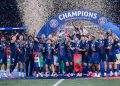 Les joueurs du PSG avec la coupe de Ligue des champions. Site officiel des Parisiens